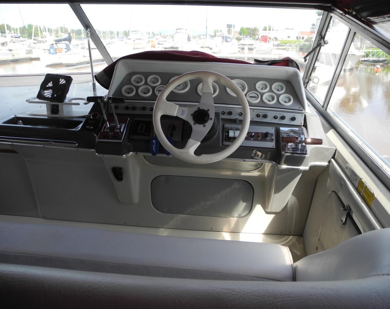 1984 Cruisers Yachts Ultra Vee 336