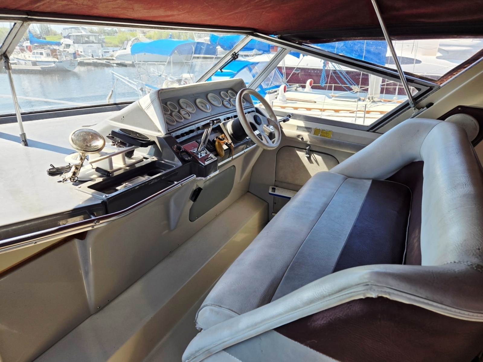 1984 Cruisers Yachts Ultra Vee 336