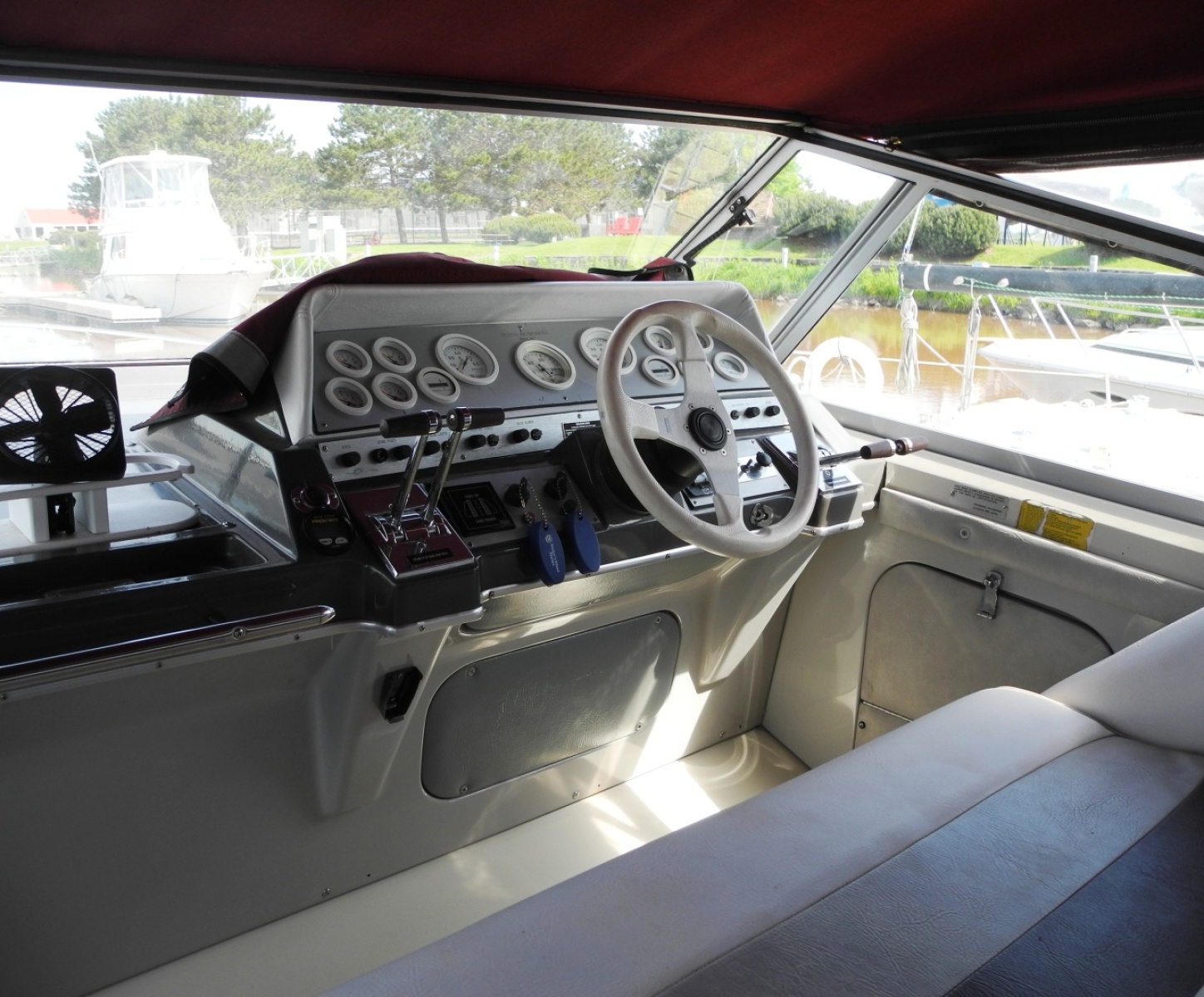 1984 Cruisers Yachts Ultra Vee 336