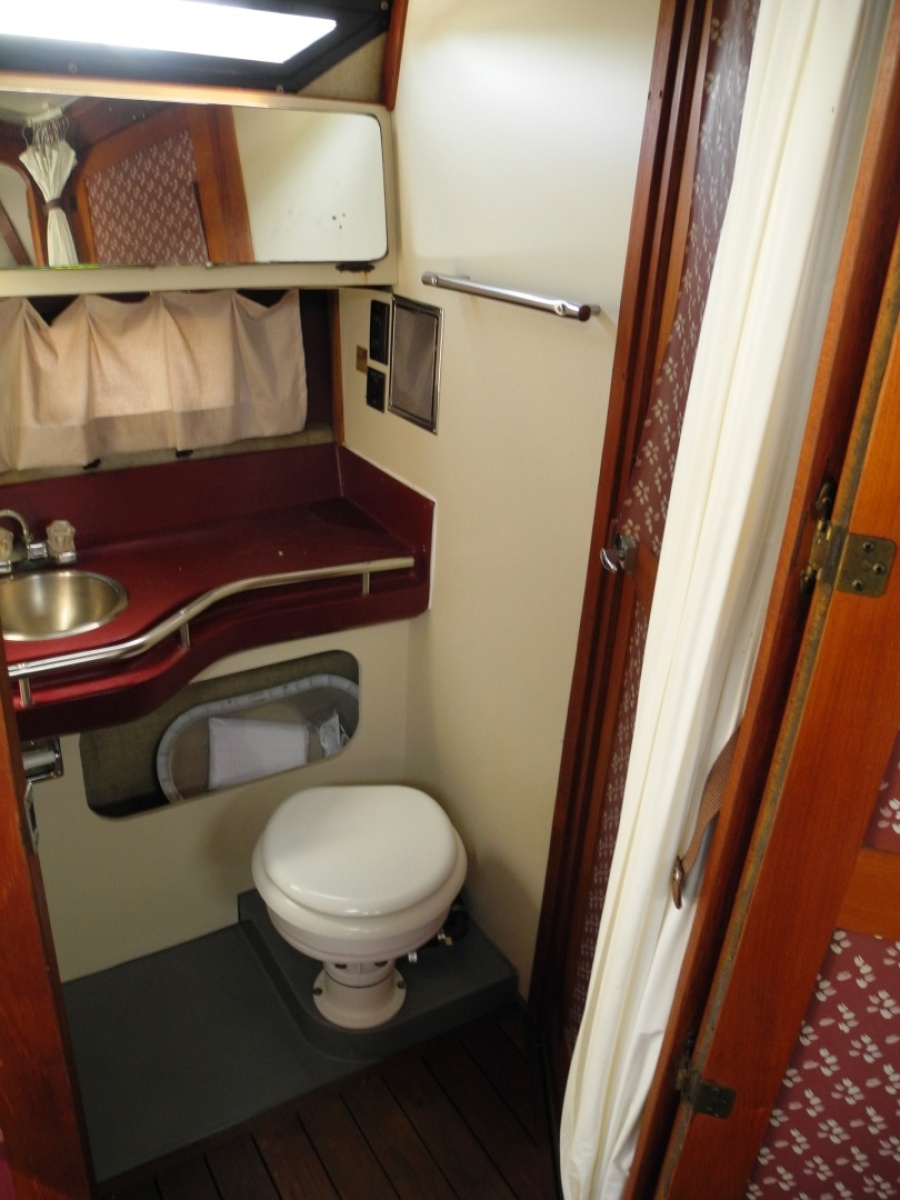 1984 Cruisers Yachts Ultra Vee 336