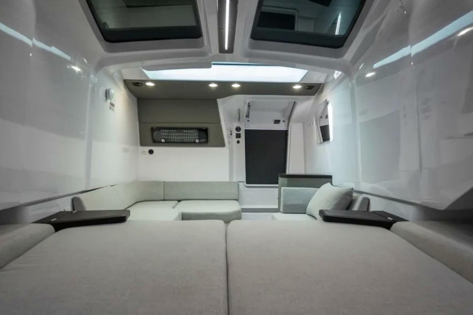 2024 Axopar Brabus 37 Sun-Top