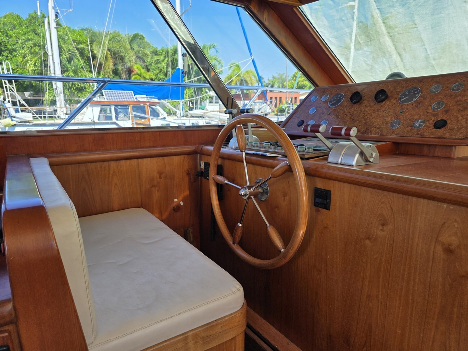 2001 Horizon Sundeck photo 11