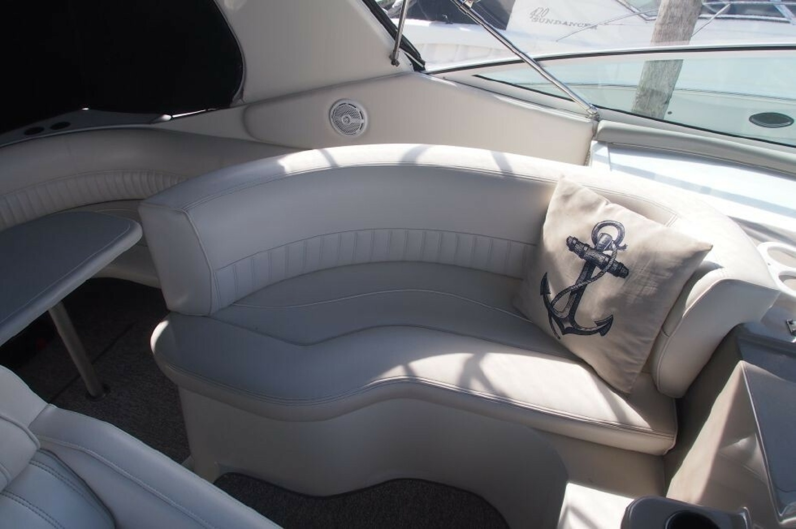 2002 Cruisers Yachts 3572