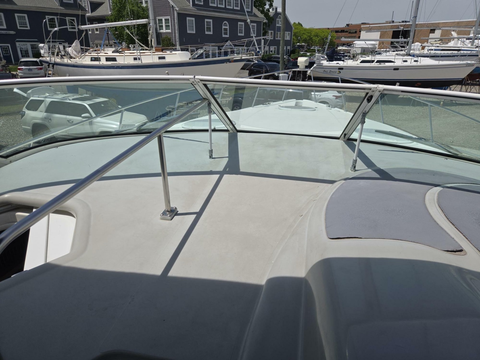2002 Cruisers Yachts 3572