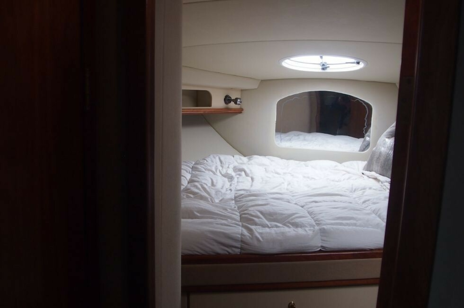 2002 Cruisers Yachts 3572