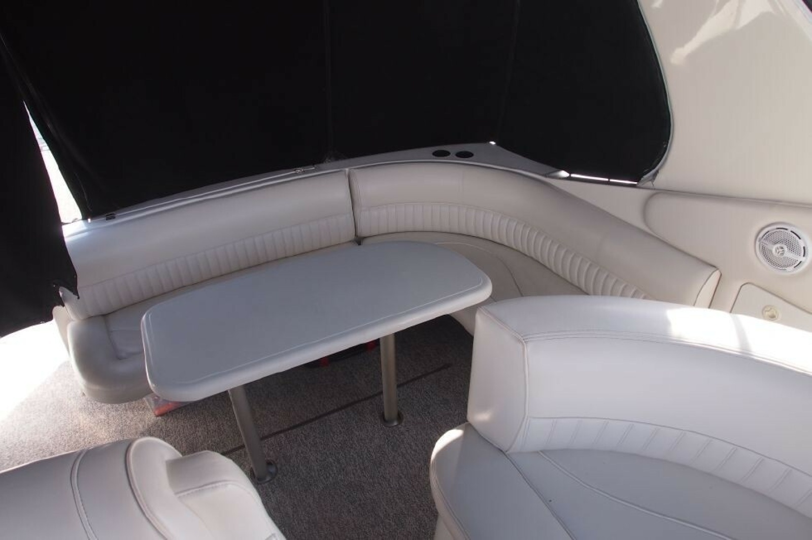 2002 Cruisers Yachts 3572