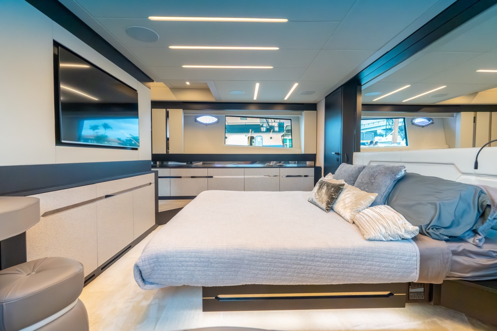 83ft Pershing Yacht For Sale
