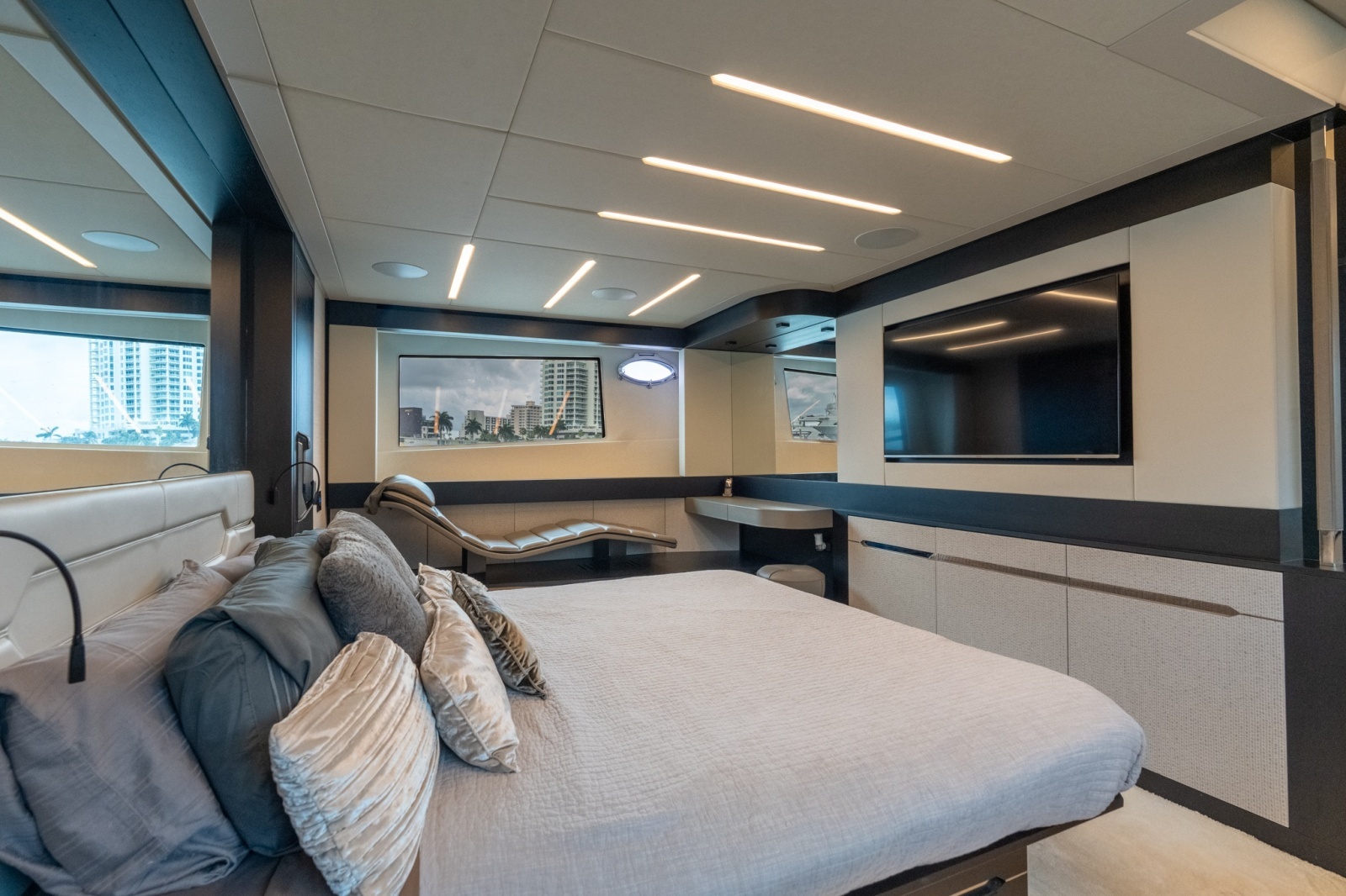 83ft Pershing Yacht For Sale