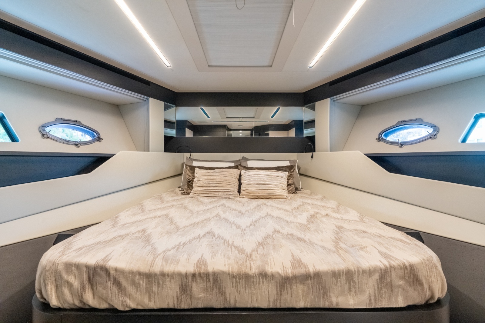 83ft Pershing Yacht For Sale