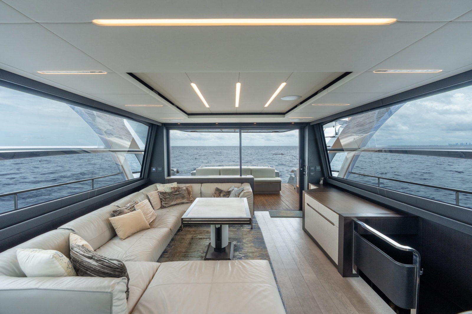 83ft Pershing Yacht For Sale