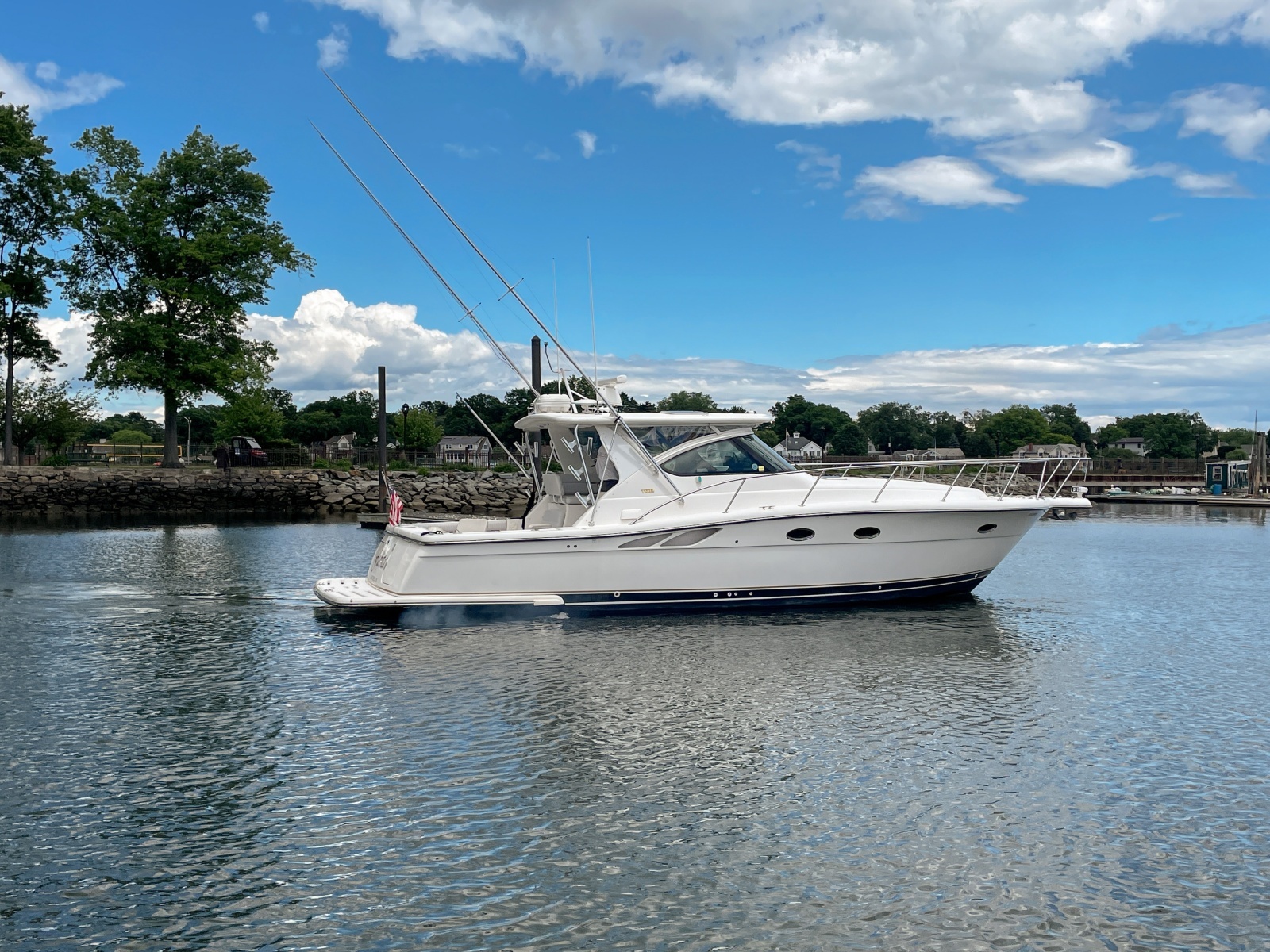 2004 Tiara 3800 Open starboard beam