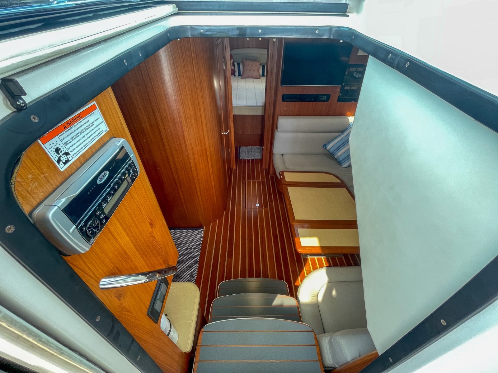 2004 Tiara 3800 Open companionway to interior