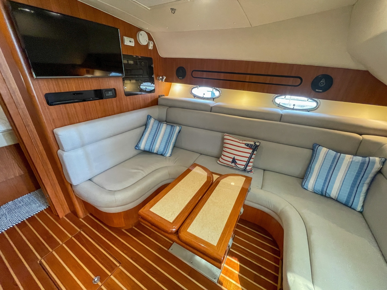 2004 Tiara 3800 Open salon
