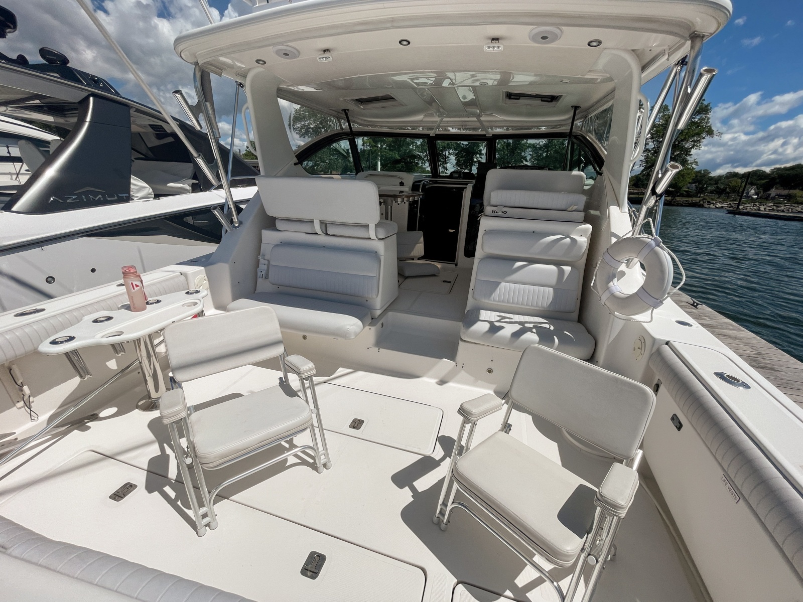 2004 Tiara 3800 Open starboard aft deck