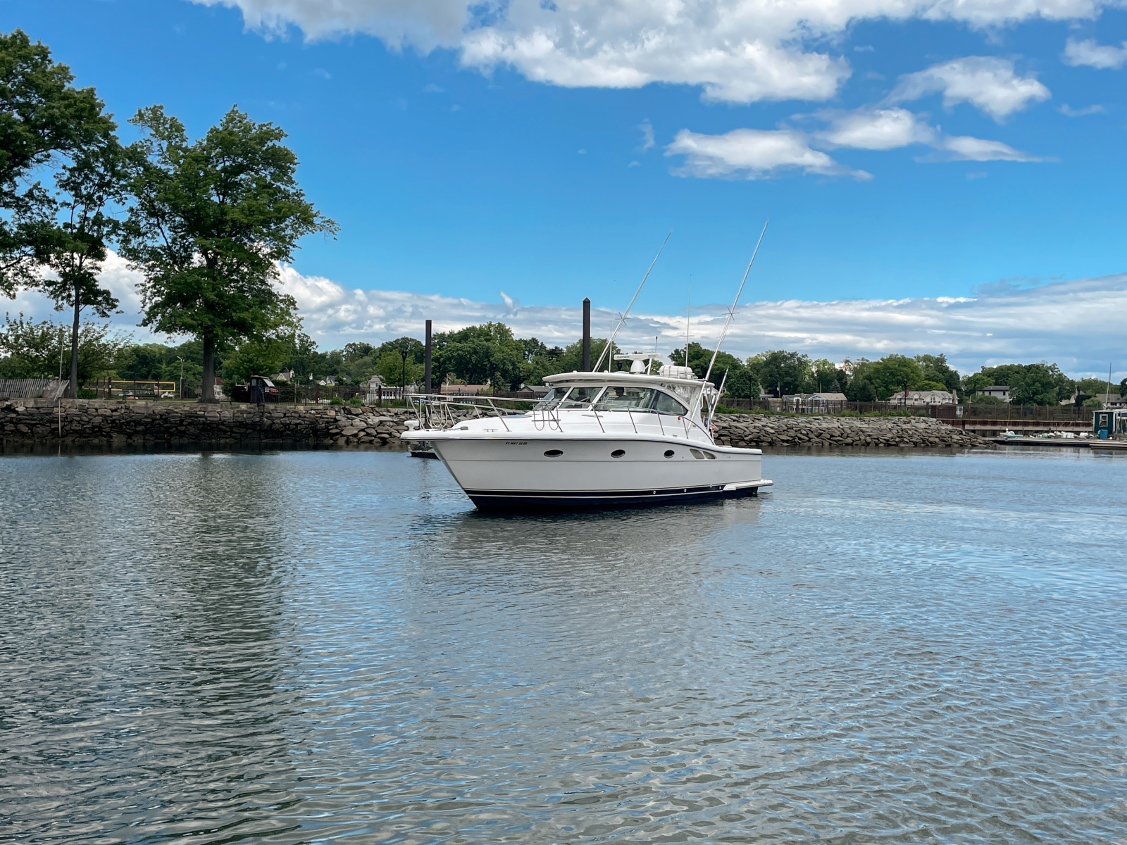 2004 Tiara 3800 Open port forward quarter