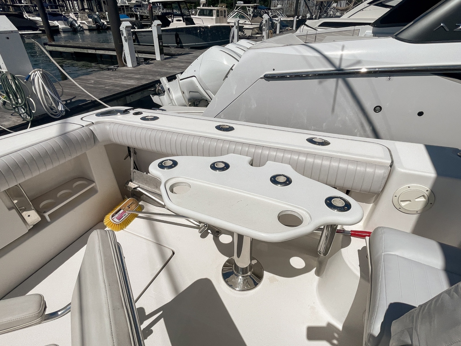 2004 Tiara 3800 Open fish table