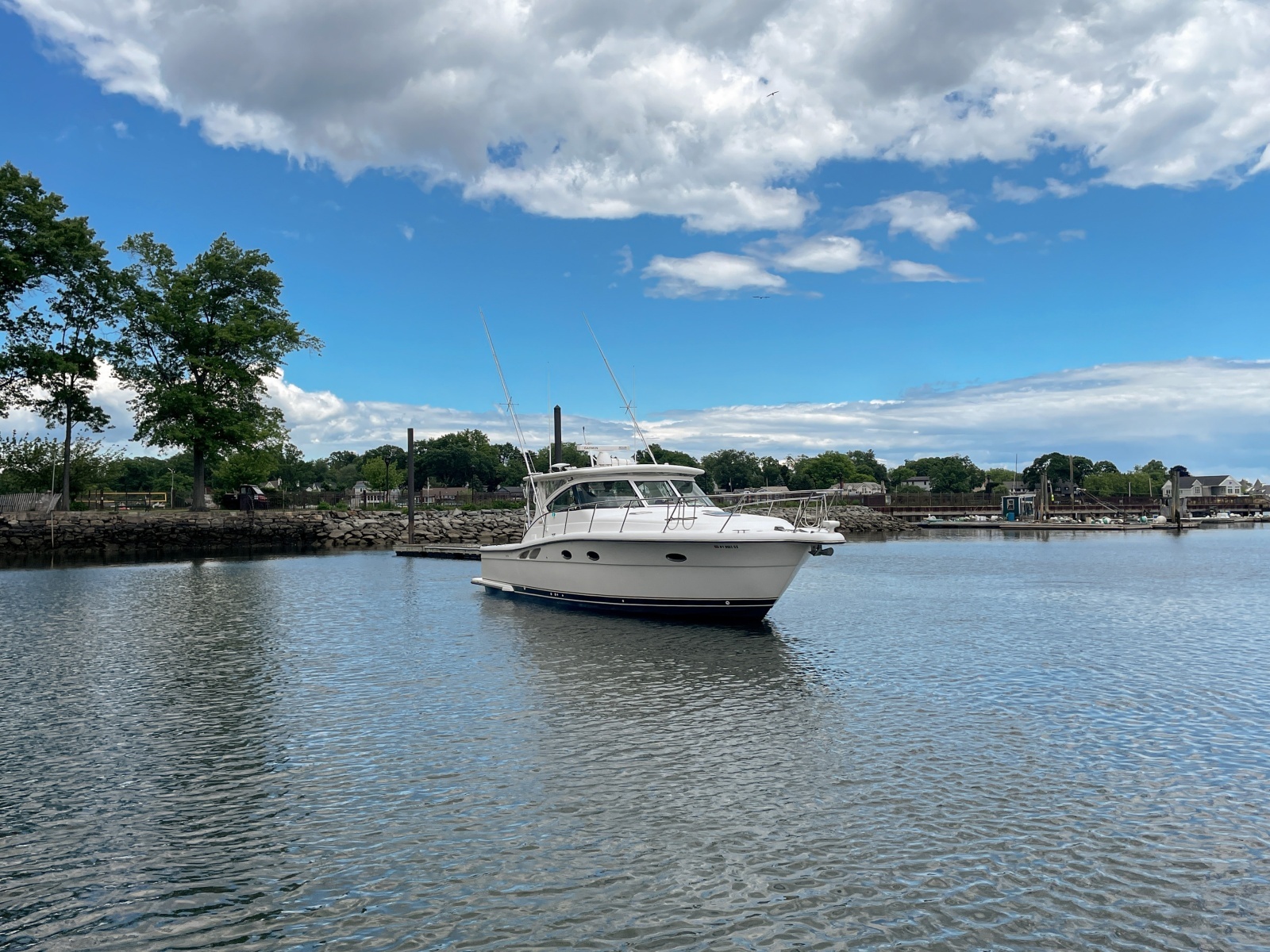 2004 Tiara 3800 Open starboard forward quarter