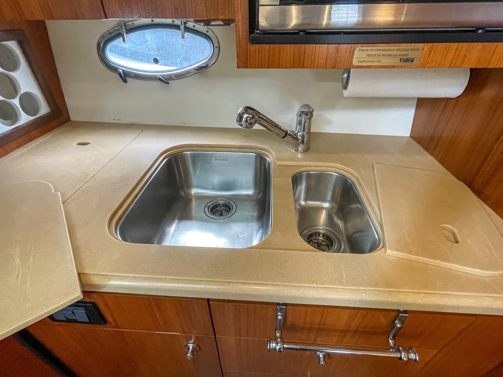 2004 Tiara 3800 Open double-basin galley sink
