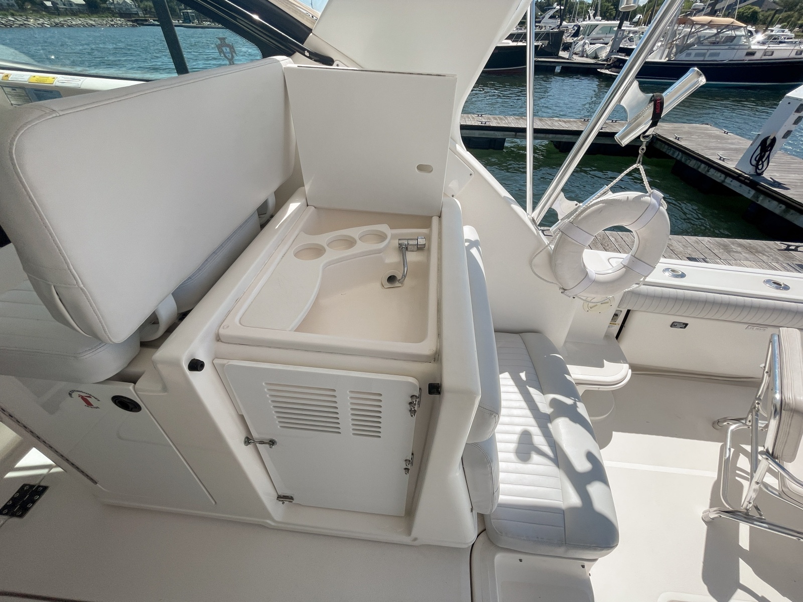 2004 Tiara 3800 Open aft deck sink