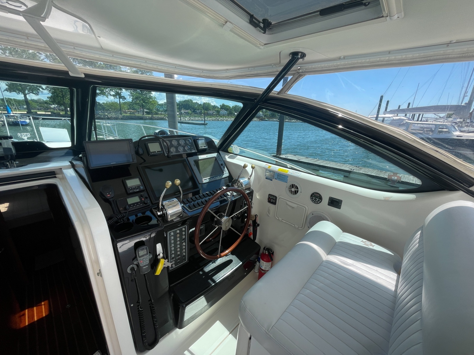 2004 Tiara 3800 Open helm