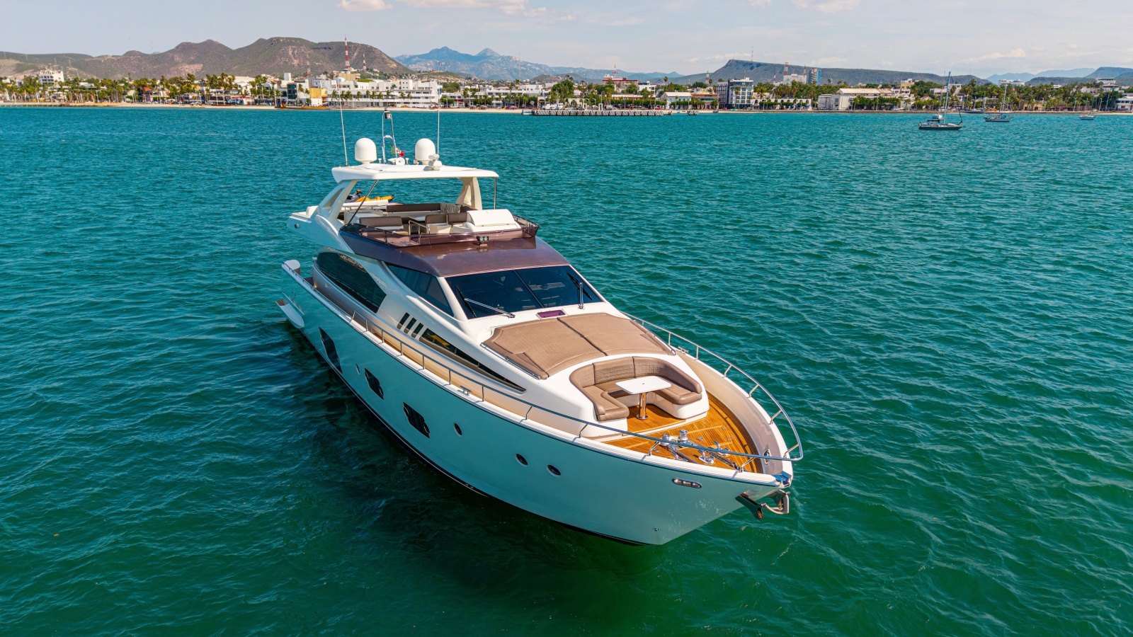 2013 Ferretti Yachts F800