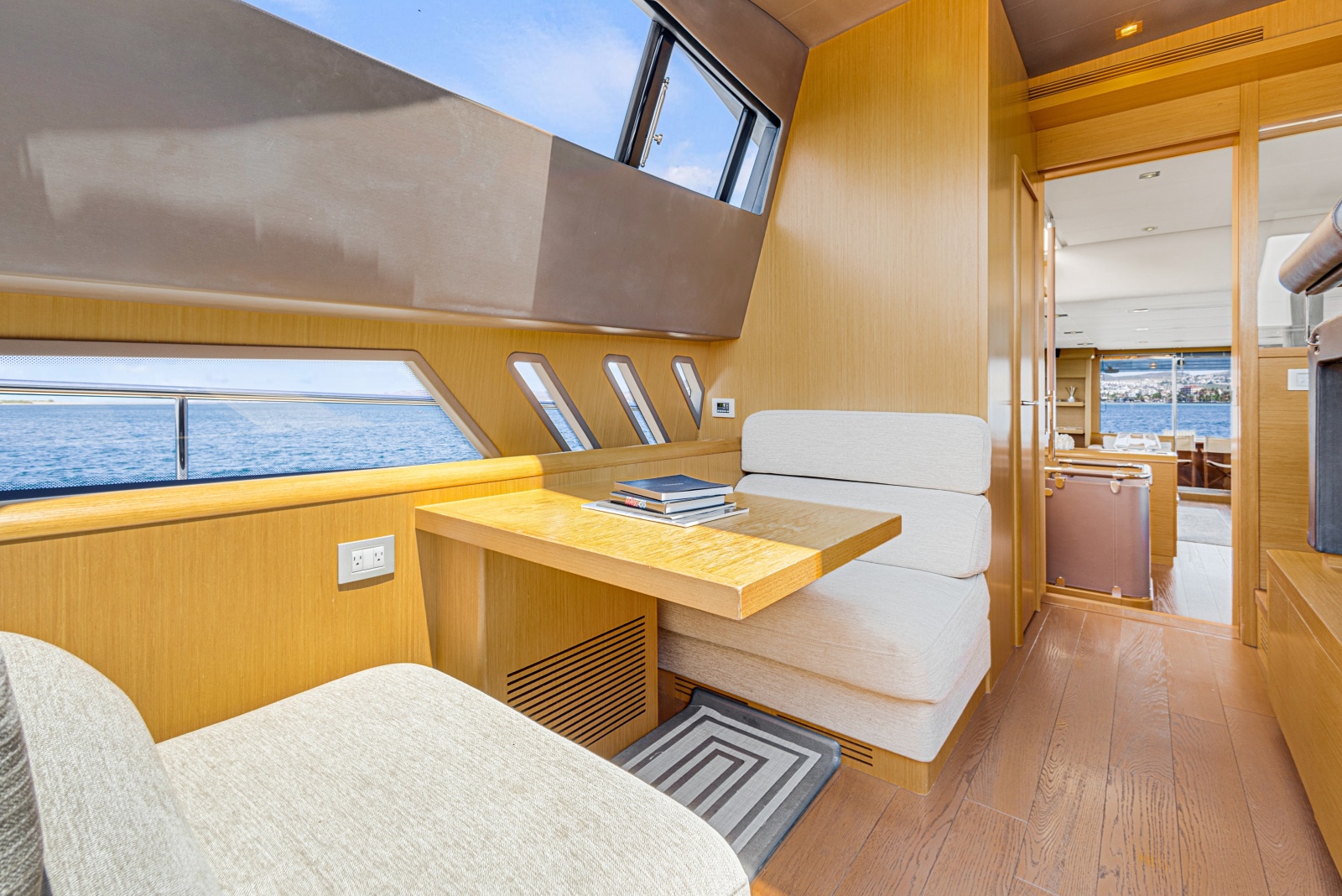 2013 Ferretti Yachts F800