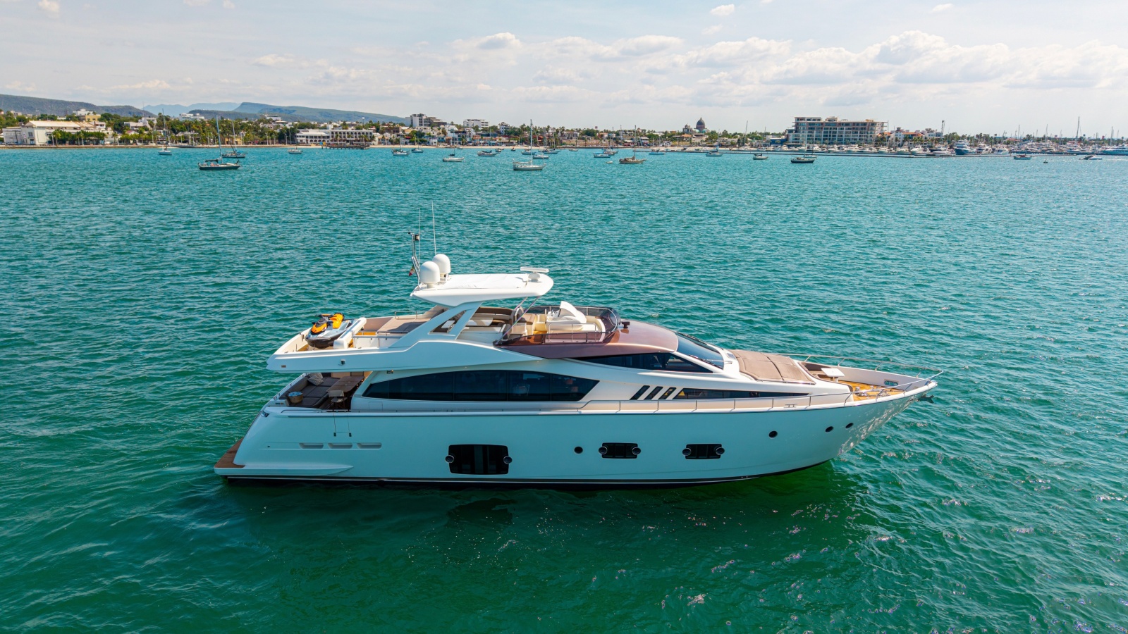 2013 Ferretti Yachts F800