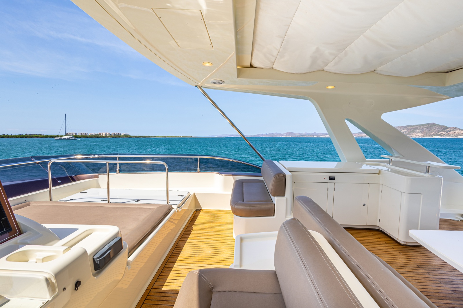2013 Ferretti Yachts F800
