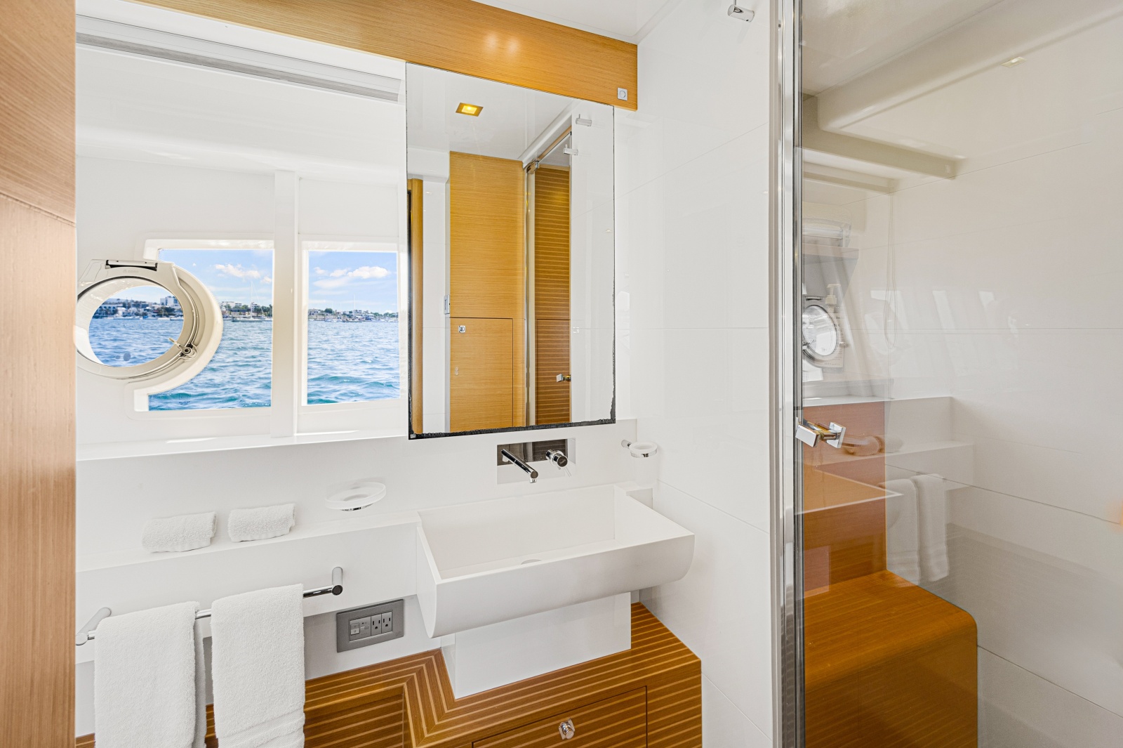 2013 Ferretti Yachts F800