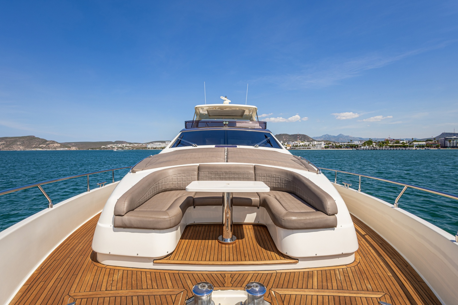2013 Ferretti Yachts F800