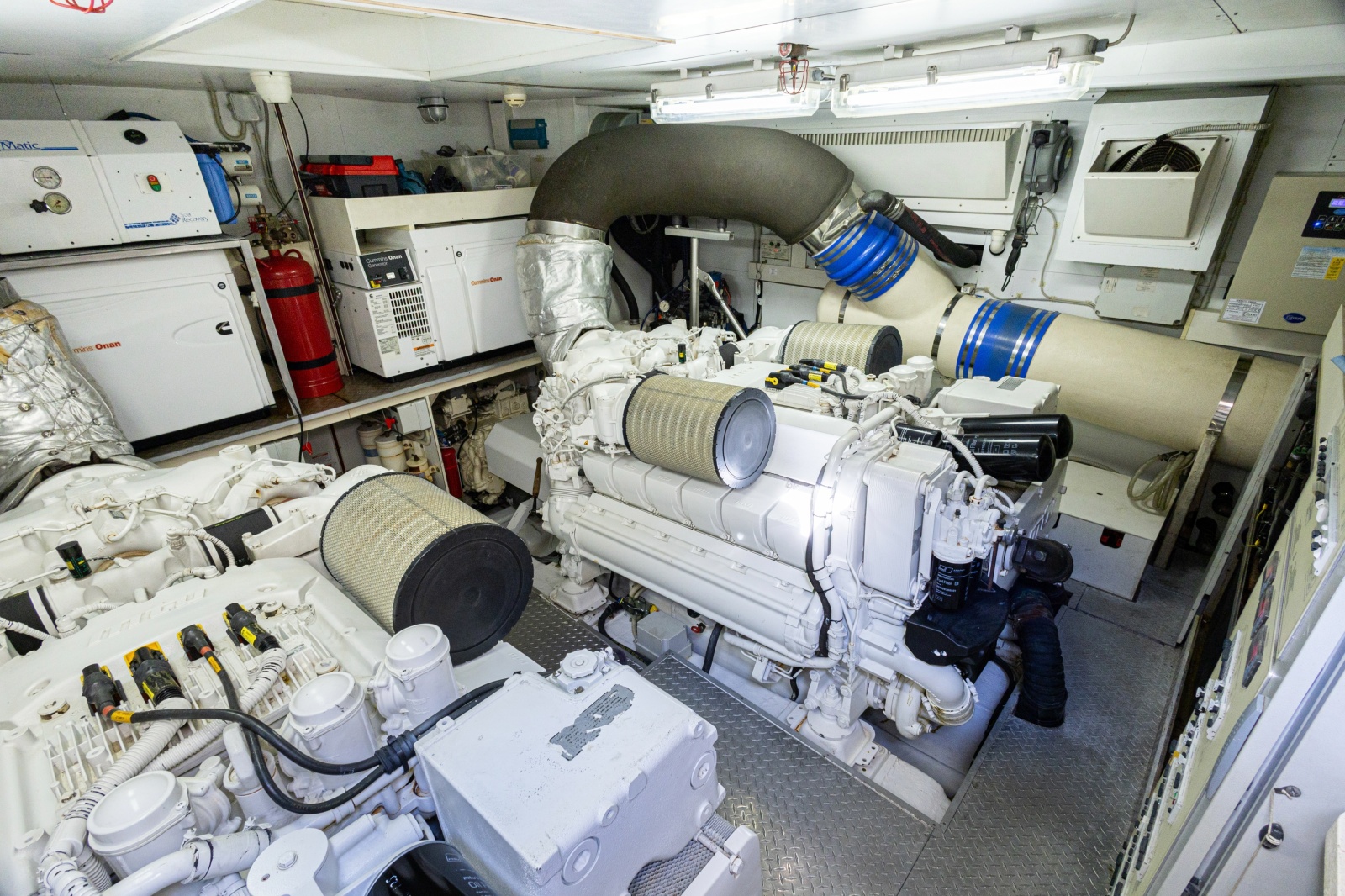2013 Ferretti Yachts F800