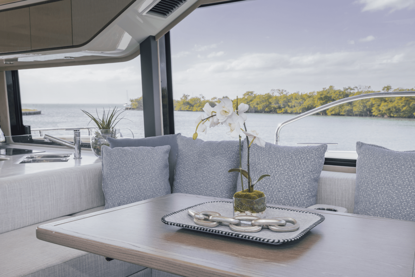 57ft Cruisers Yachts Yacht For Sale