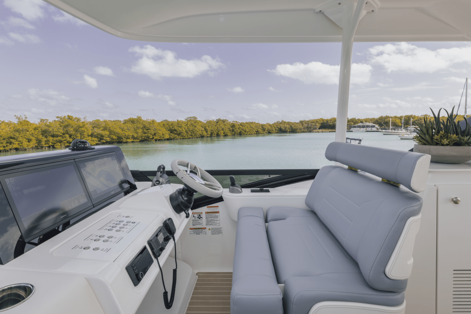 57ft Cruisers Yachts Yacht For Sale