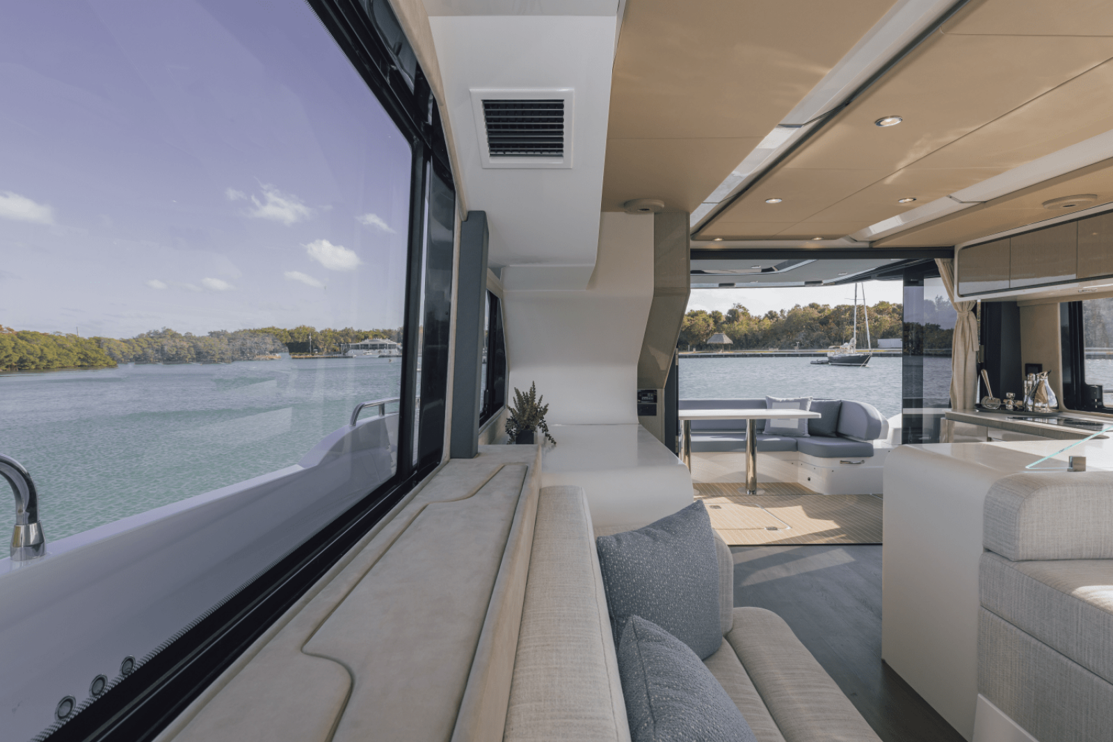 57ft Cruisers Yachts Yacht For Sale