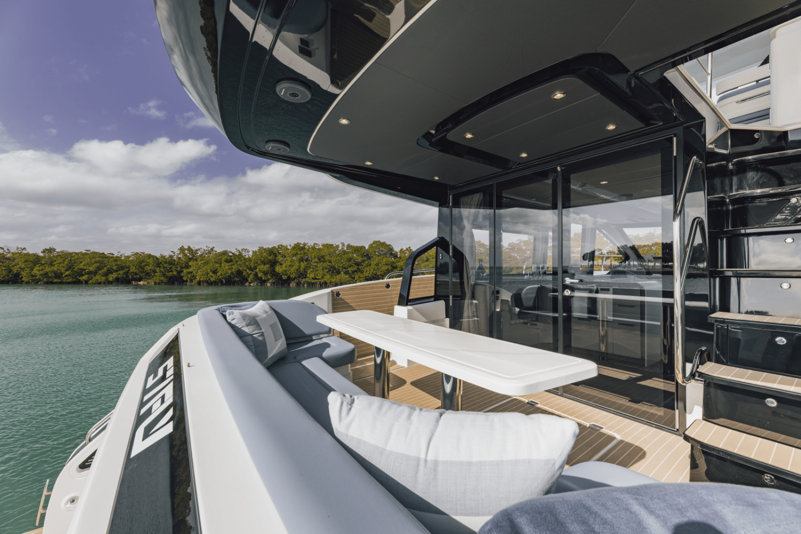 57ft Cruisers Yachts Yacht For Sale