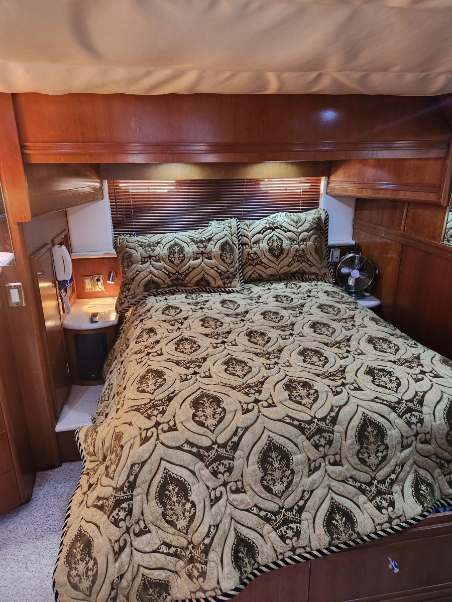 1998 Carver Voyager