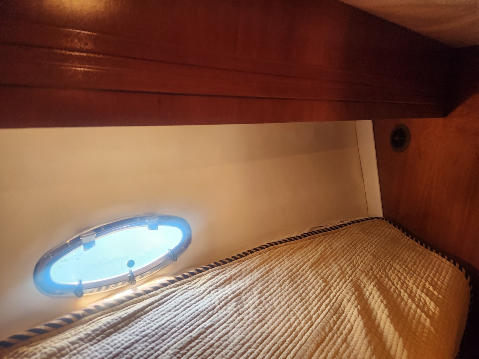 1998 Carver Voyager