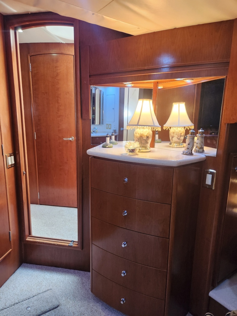1998 Carver Voyager