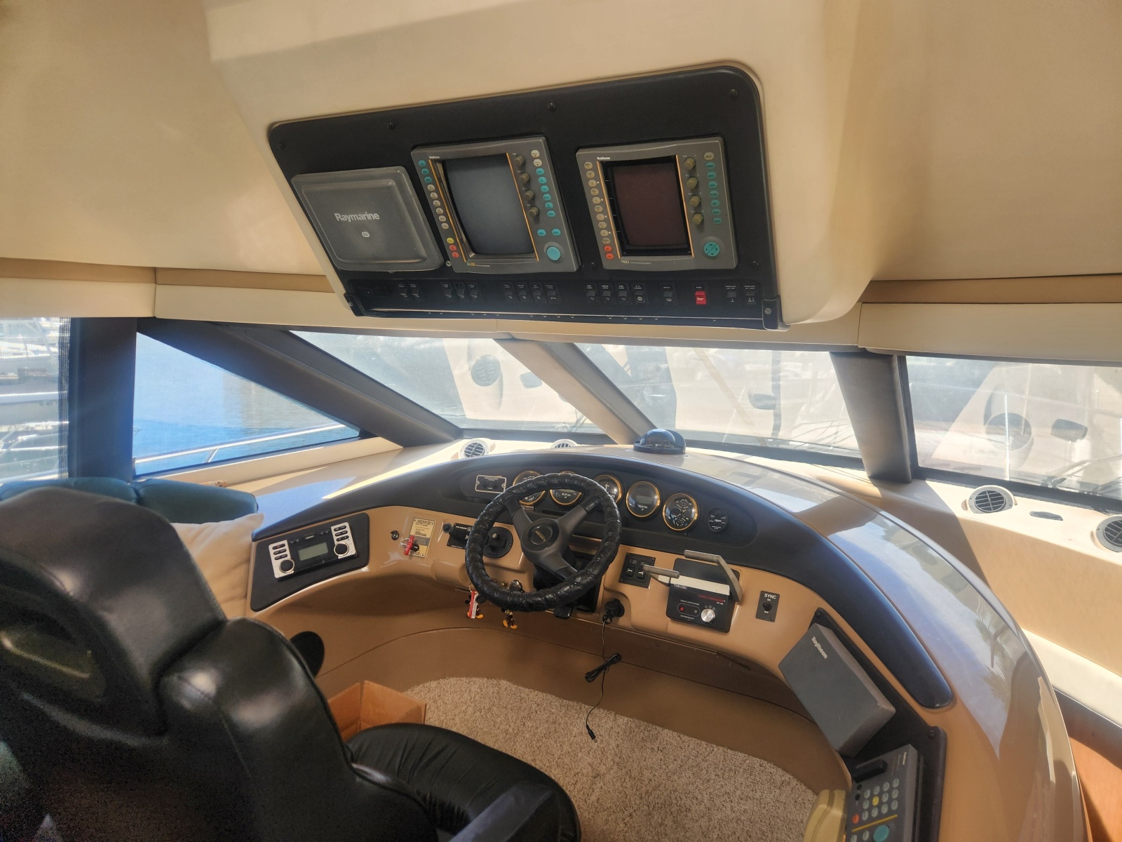 1998 Carver Voyager