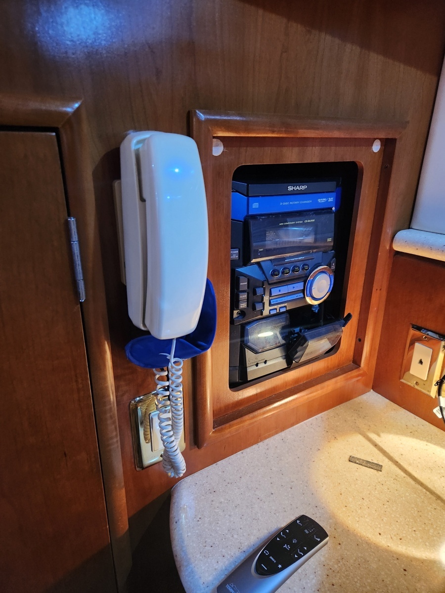 1998 Carver Voyager