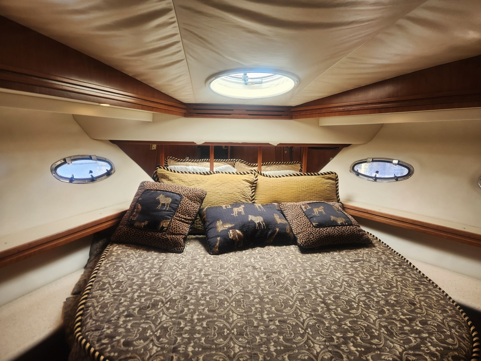 1998 Carver Voyager