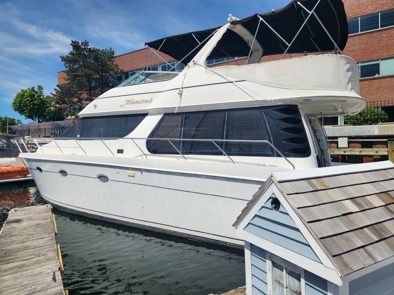 1998 Carver Voyager