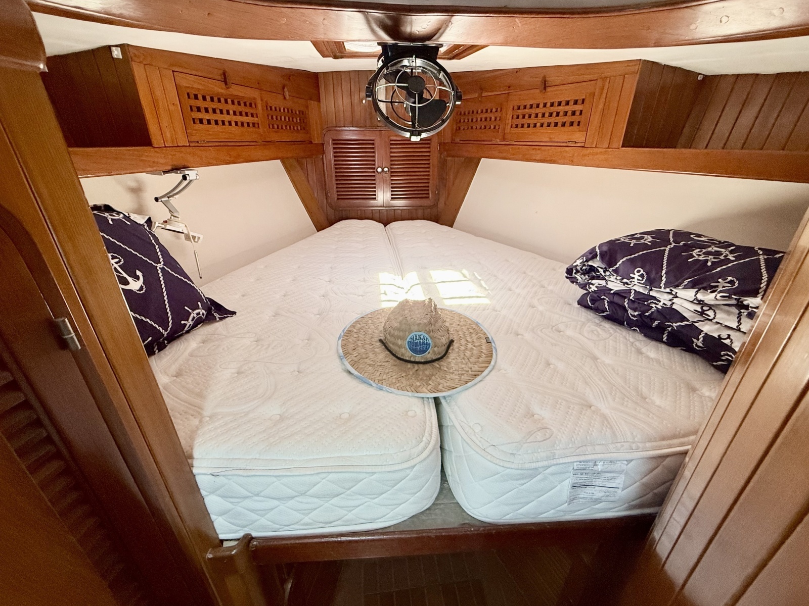 1985 Tayana Vancouver 42