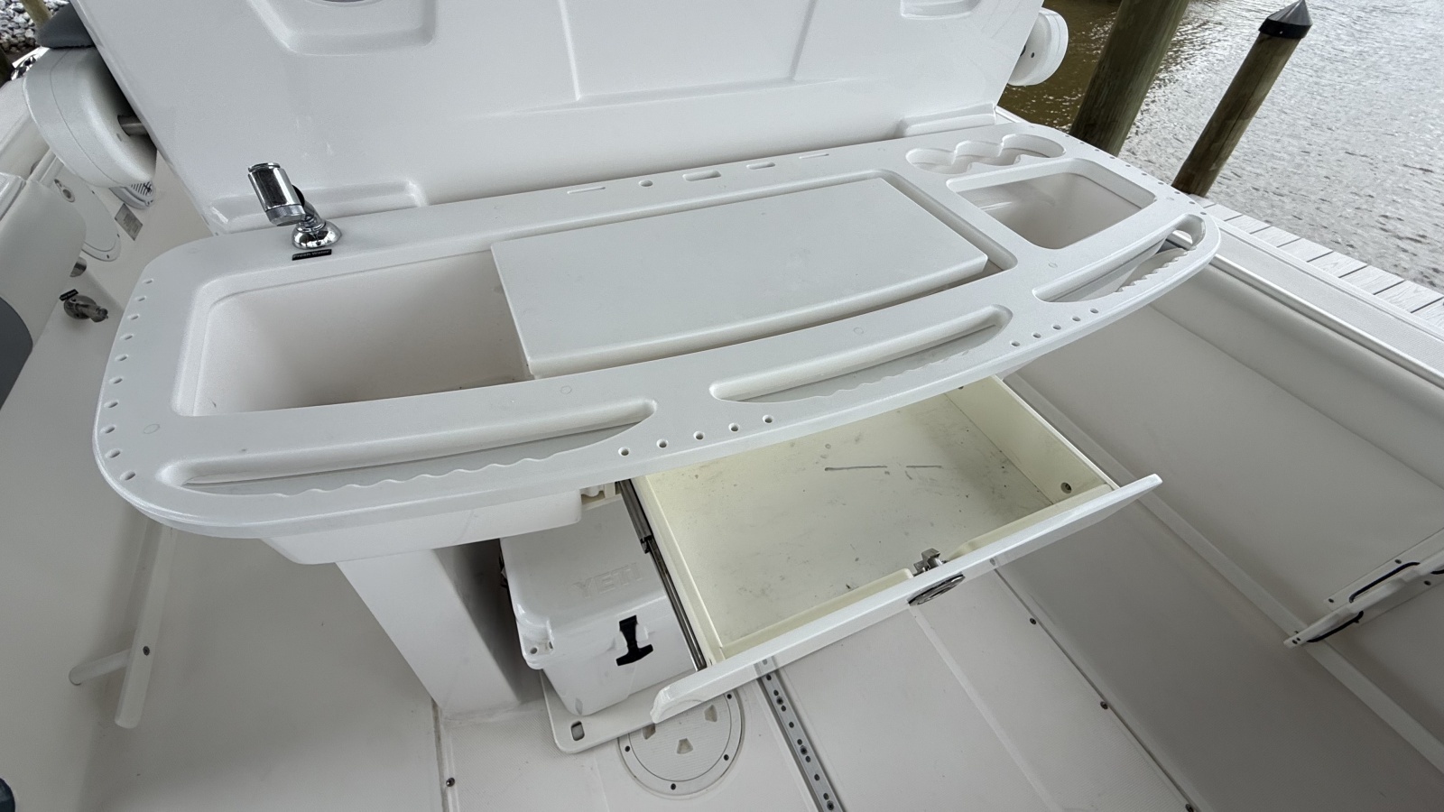 2016 Everglades 295 Center Console