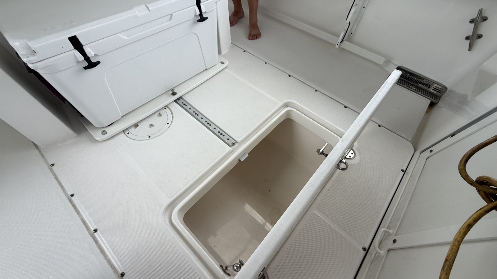 2016 Everglades 295 Center Console