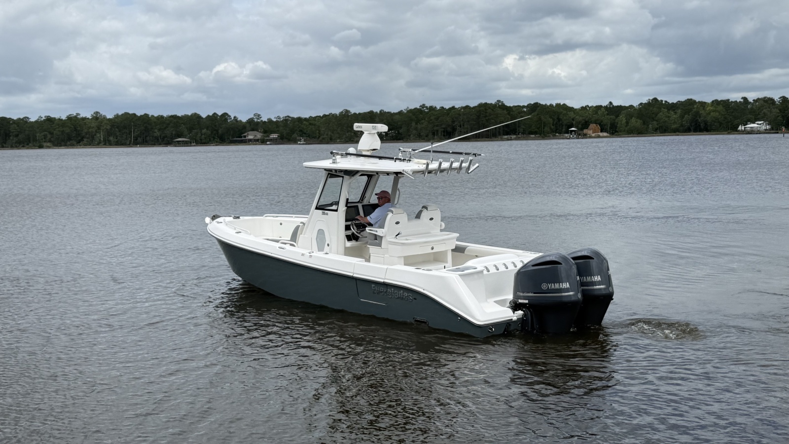 2016 Everglades 295 Center Console