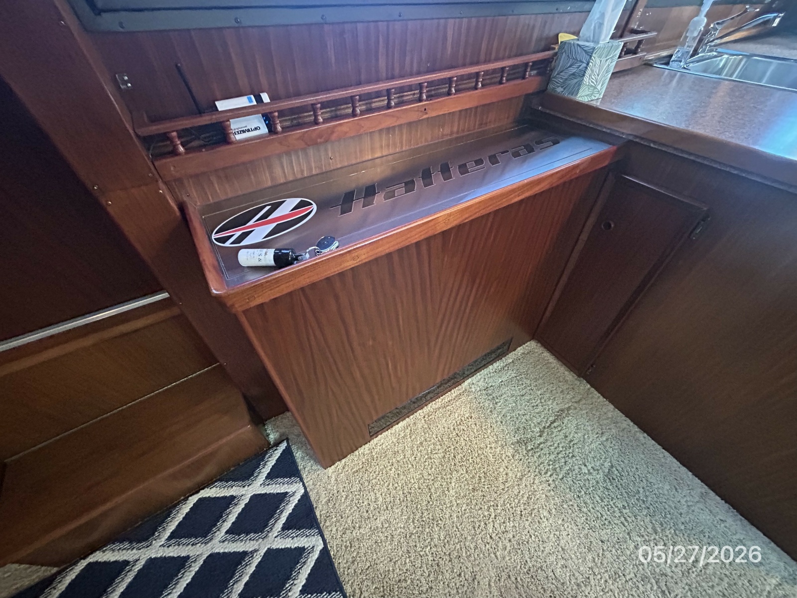 42' Hatteras salon TV lift1