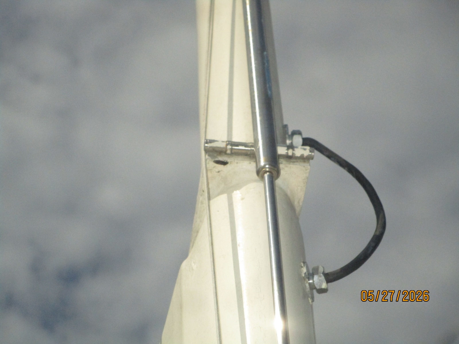 42' Hatteras mast hinge1