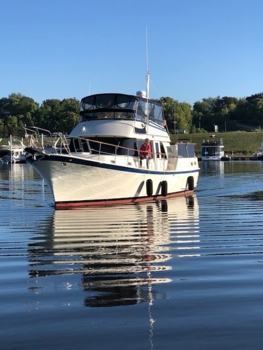 42' Hatteras port forward profile1