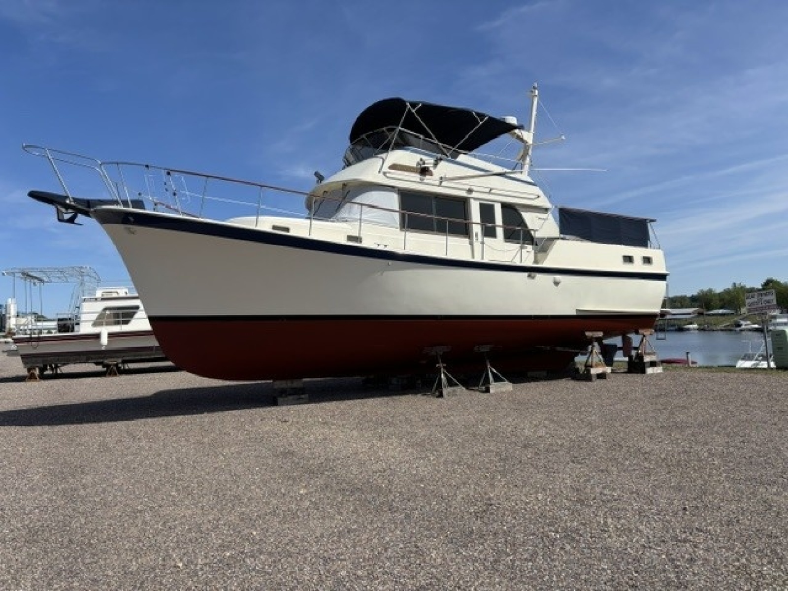 42' Hatteras hauled out1
